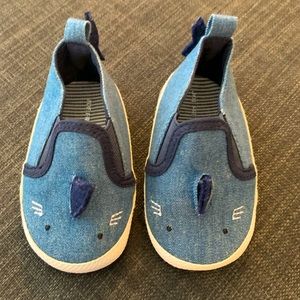 4/$10 Denim Shark Joe Fresh Shoes